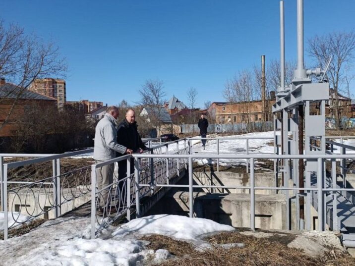 В округе проверили состояние плотины на улице Набережная новости Егорьевск 